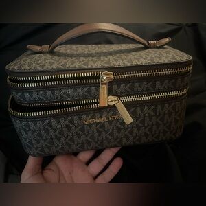 MICHAEL KORS JET SET LG DOUBLE ZIP TRAVEL CASE COSMETIC BAG black/Brown and gold